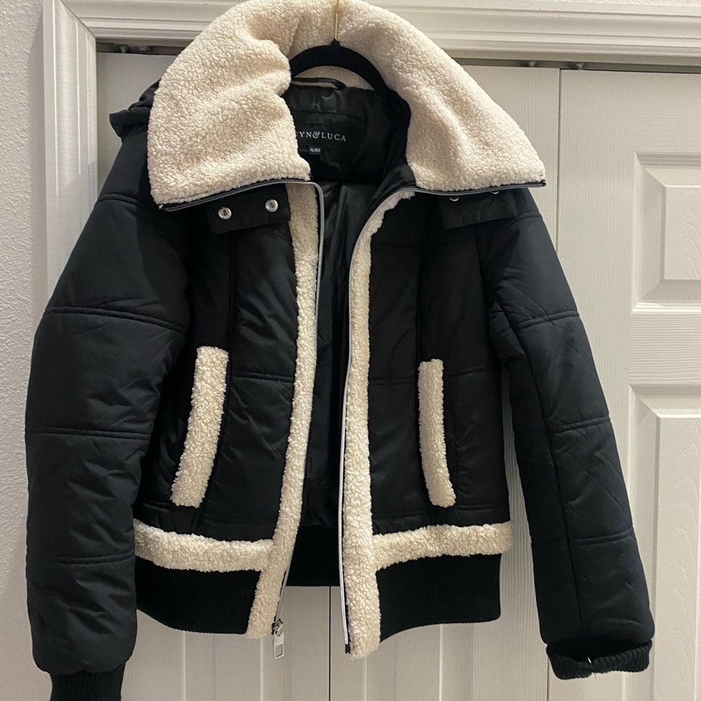 Brand NEW Cyn Luca Coat